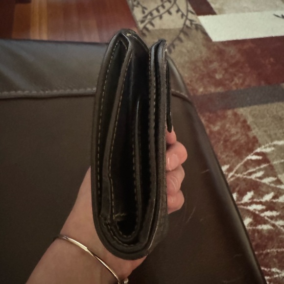 Vintage Authentic Fendi Wallet in great condition. Please see pics for details. - Picture 8 of 11